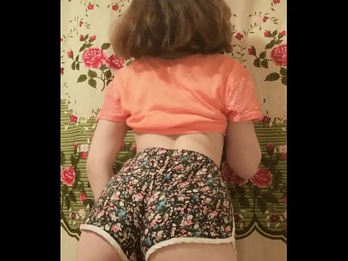 ❤️ Neska gazte sexy galtzak kentzen kameraren aurrean ️ Izorratu bideoa gugan ️❤